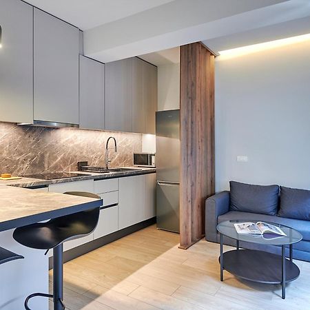 City-Center Apartment In Vibrant Monastiraki, アテネ エクステリア 写真