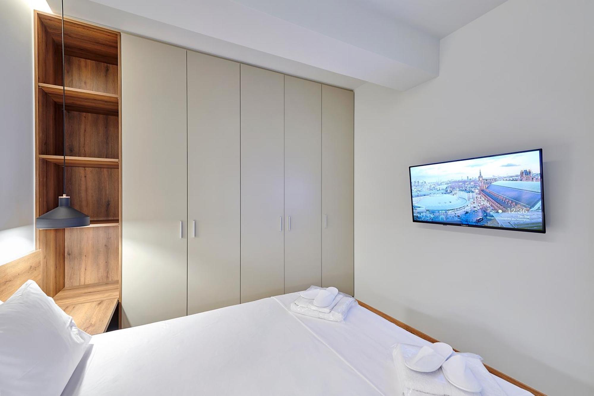 City-Center Apartment In Vibrant Monastiraki, アテネ エクステリア 写真