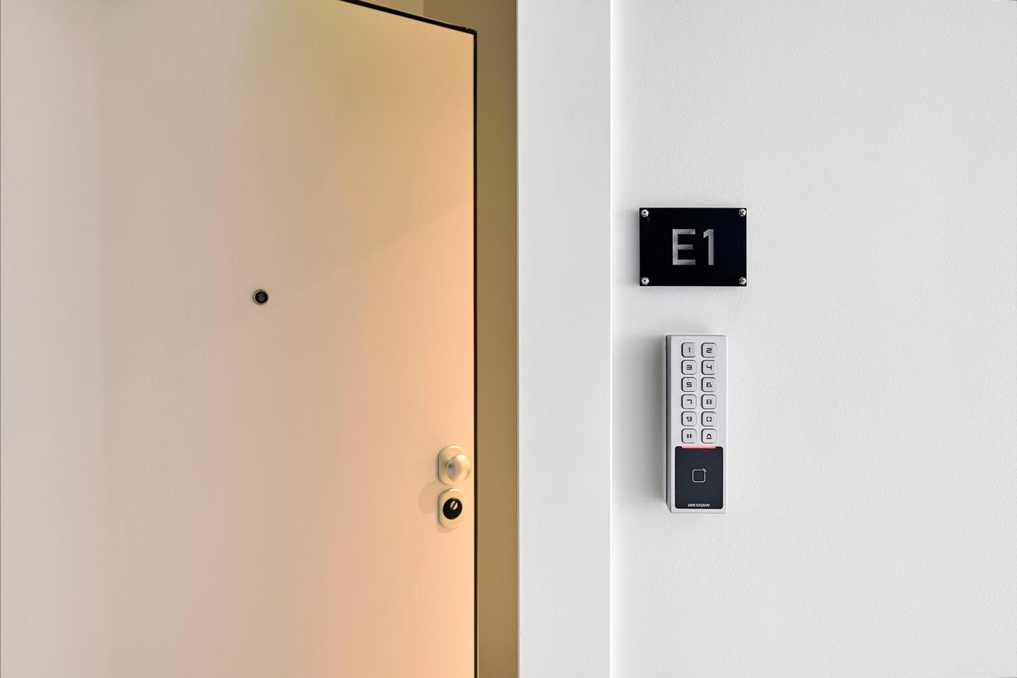 City-Center Apartment In Vibrant Monastiraki, アテネ エクステリア 写真