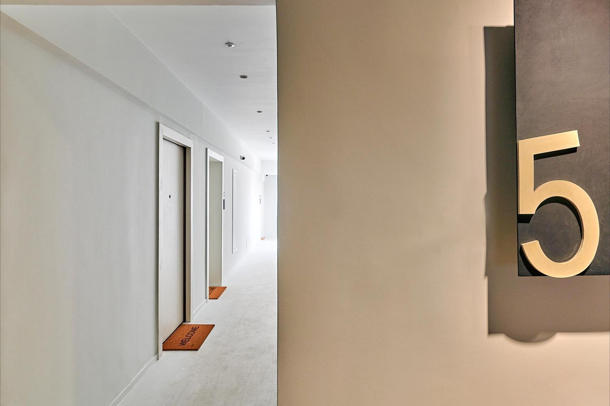 City-Center Apartment In Vibrant Monastiraki, アテネ エクステリア 写真