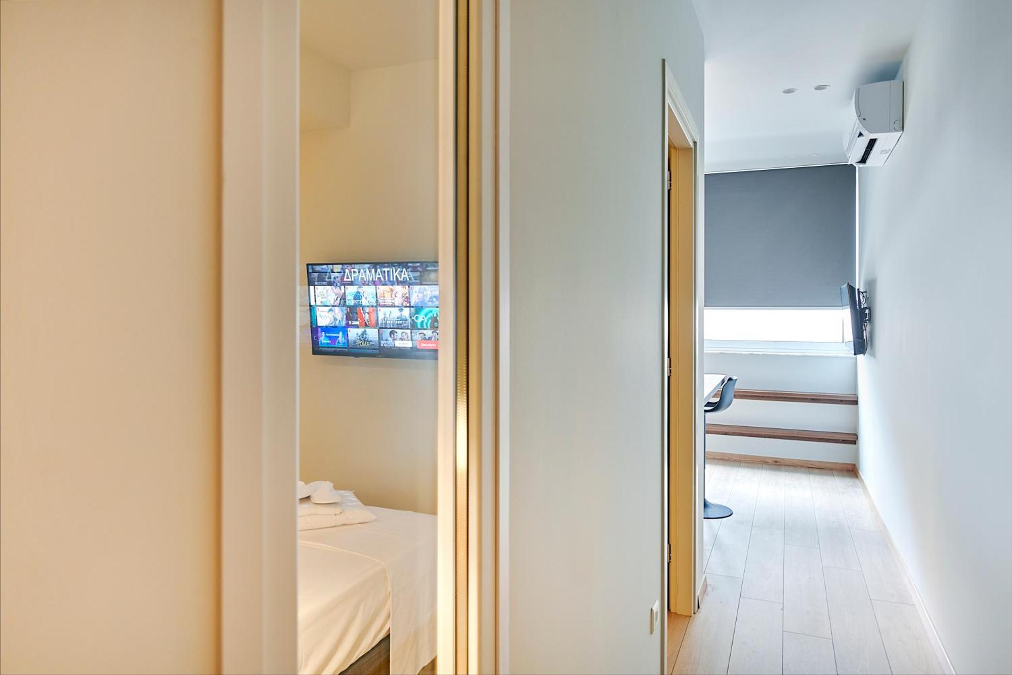 City-Center Apartment In Vibrant Monastiraki, アテネ エクステリア 写真